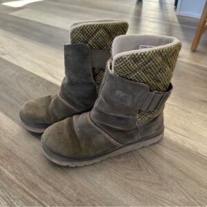 Sorel suede boots, 8.5